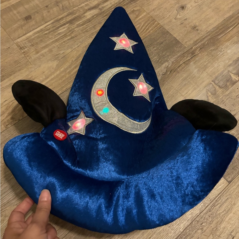 Light up fantasmic Mickey hat
